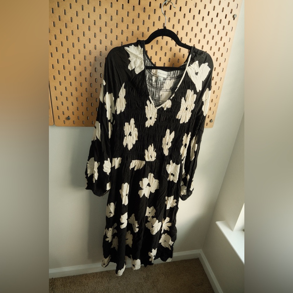 Ava & Viv black and white large floral print dress. Long sleeves midi length.